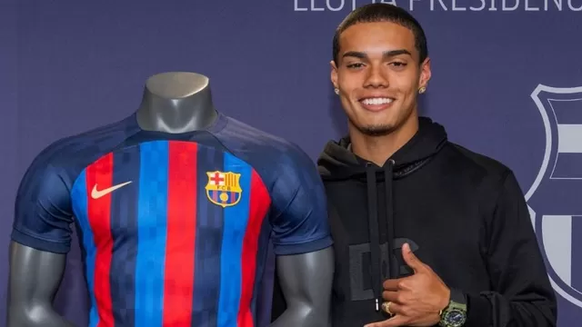 Barcelona oficializó el fichaje de Joao Mendes, el hijo de Ronaldinho