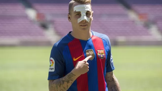 Barcelona presentó oficialmente a Lucas Digne en el Camp Nou