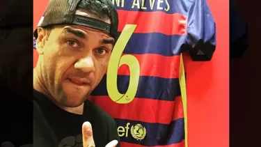 Es la segunda vez que Dani Alves cambia de n&amp;uacute;mero (Foto: Instagram)