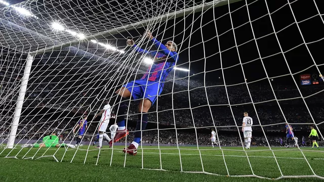 Barcelona podría quedarse esta temporada con la mano vacías. | Foto: AFP