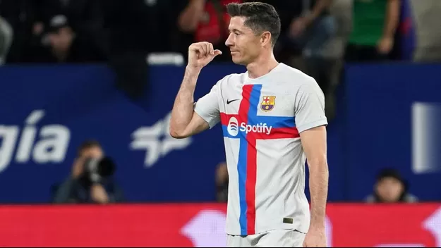 Barcelona: Tres partidos de sanción para Lewandowski por gesto contra árbitro