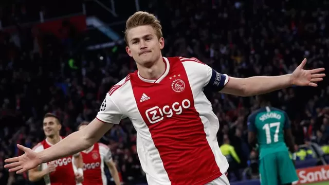 El capitán del Ajax de 19 años tendría su futuro lejos de Holanda. | Foto: AFP