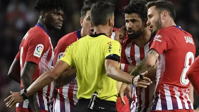 Diego Costa vio la roja en el Barcelona vs. Atlético de Madrid | Foto: AFP.