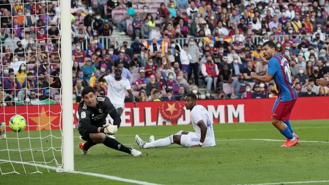 Kun Agüero anotó tras asistencia de Sergiño Dest. | Video: Bein Sports