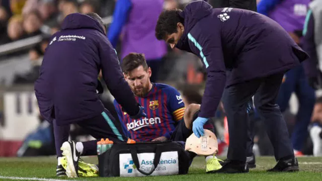 Messi se lesion&amp;oacute; en el duelo contra Valencia. | Foto: AFP
