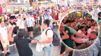 Batalla campal entre hinchas de Argentina y Argelia en Times Square de Nueva York