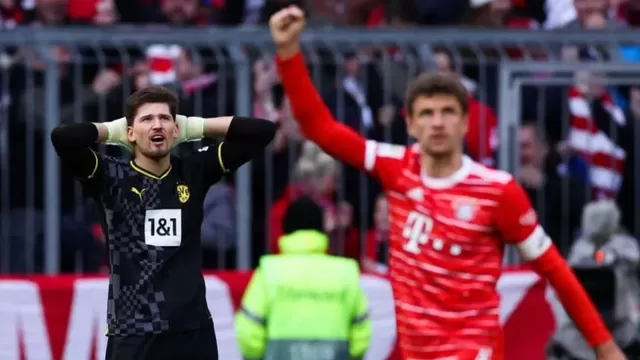 Bayern abrió triunfo 4-2 tras blooper del arquero de Borussia Dortmund 