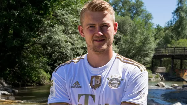 Bayern Munich anunció el fichaje del central neerlandés Matthijs de Ligt