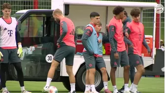 El mediocampista peruano se mantiene en la mira de Kompany para tener minutos esta temporada.