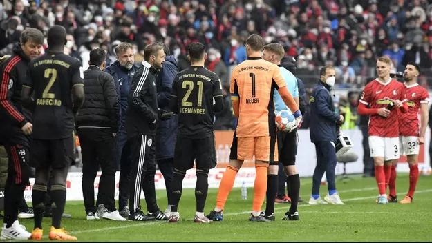 Bayern Munich jugó 17 segundos con 12 jugadores ante Friburgo y puede perder el partido