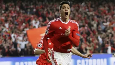 Benfica pagó 12 millones de euros más por el mexicano Raúl Jiménez