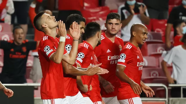 Benfica venció 2-1 al PSV en playoff de ida de la Champions League