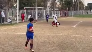 Benjamín Agüero, hijo del 'Kun' y nieto de Maradona, marcó un golazo en Argentina