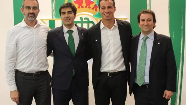 Betis de Juan Vargas presentó al delantero brasileño Leandro Damiao