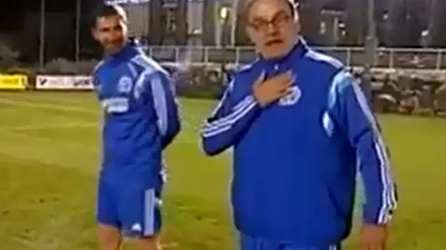 Bielsa enloqueció con la perfección de su preparador de arqueros para los tiros libres