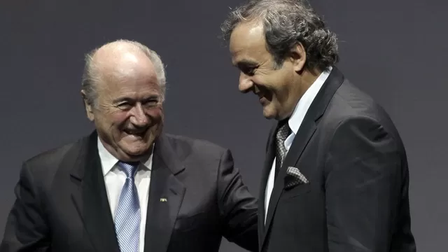 Blatter admite &quot;error&quot; de otorgar el Mundial a Qatar y arremete contra Platini