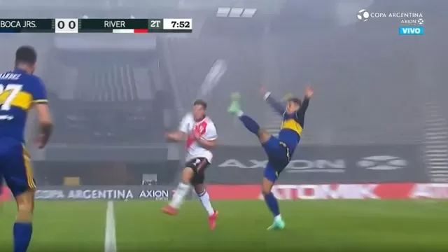 Boca Juniors vs. River Plate: Rojo y un terrible planchazo en la espalda a Álvarez