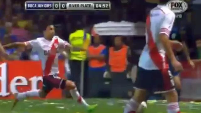 Boca Juniors vs. River Plate: terrible falta de Vangioni a Martínez