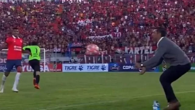 As&amp;iacute; fue el segundo gol de Wilstermann. | Video: Cortes&amp;iacute;a Tigo Sports