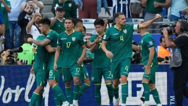 Bolivia le remontó el partido 2-1 a Surinam y mantiene viva su posibilidad de clasificar al Mundial 2026 / AP