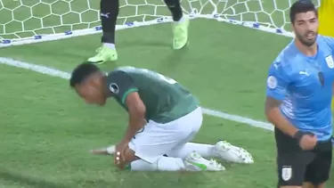 El lamento del jugador boliviano tras su &#39;blooper&#39; | Foto: Captura Copa América.