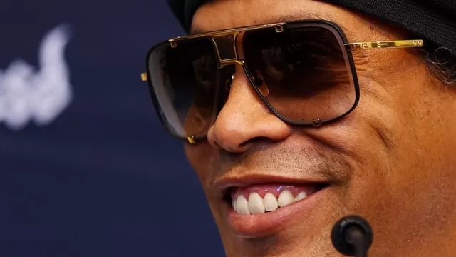 Ronaldinho vuelve al fútbol profesional con 46 años. (Foto: Reuters by Caean Couto / Video: América TV)