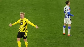 Borussia Dortmund venció 2-0 al Hertha Berlín con golazos de Brandt y Moukoko