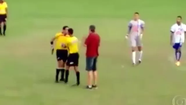 Brasil: árbitro Gabriel Murta sacó una pistola en pleno partido