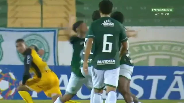 Matheus Bidu y Rodrigo Andrade se agarraron a golpes. | Video: Premiere