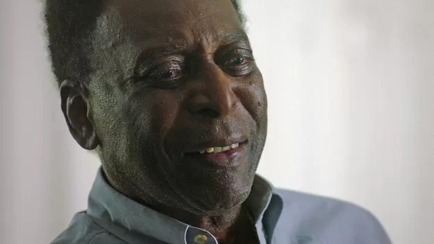 Pelé volvió a UCI tras reflujo, informaron en Brasil