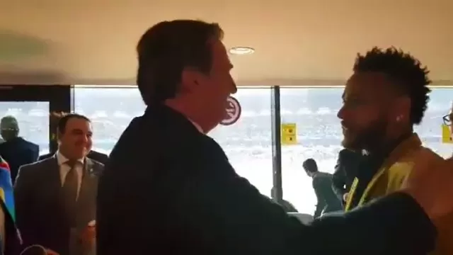 Neymar y el presidente del Brasil se saludaron efusivamente. | Foto y video: Twitter de Jair Bolsonaro