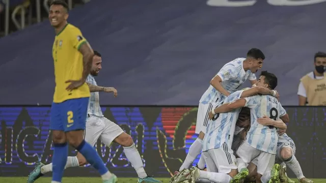 Todos corrieron donde Messi: Emotivo festejo de Argentina tras ganar la Copa América 2021