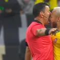 Neymar gritó y pechó a Roberto Tobar y el chileno no lo amonestó