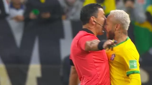 Brasil vs. Colombia: Neymar gritó y pechó a Roberto Tobar y el chileno no lo amonestó