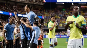 Uruguay y Brasil se enfrentan por su pase a la semifinal / Foto: Composición / Video: Conmebol