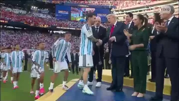 Un buen perdedor: la cara de Lionel Messi al recibir la medalla de subcampeón