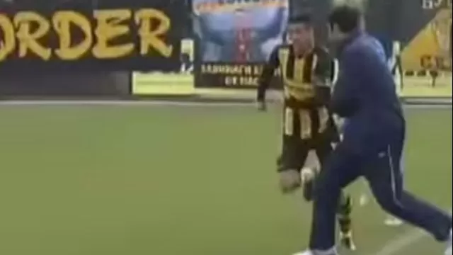Bulgaria: técnico intentó parar carrera del rival con una 'zancadilla'