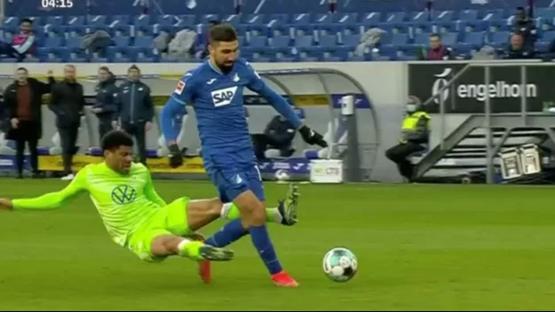 Bundesliga: La criminal falta de Paulo Otavio que indigna al mundo del fútbol