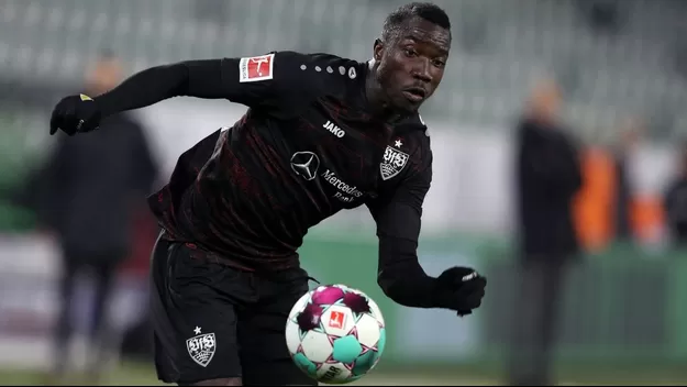 Bundesliga: Jugador congoleño del Stuttgart confesó que su nombre y edad son falsos