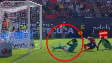 Error de Byron Castillo en su intento de rechazar el balón. | Video: Espn