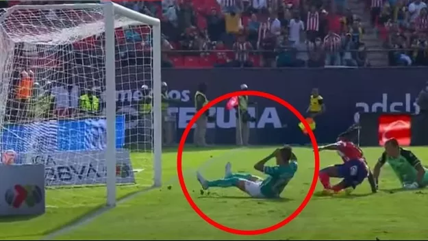 Byron Castillo marcó un autogol en su debut con el León en la Liga MX