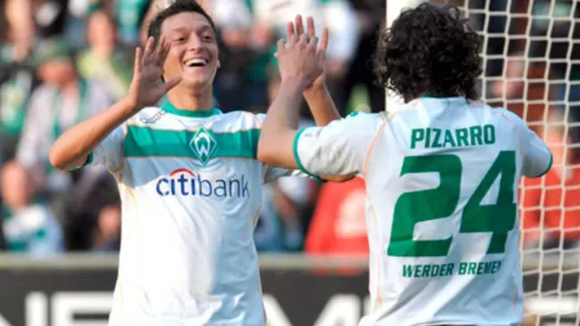 Ozil fue compañero de Claudio Pizarro en el Werder Bremen | Foto: Bundesliga