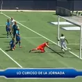 El blooper de la historia: En vez de añadir el balón, lo rechazó y evitó gol