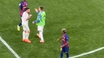 Dani Carbajal le hizo un llamativo gesto a Lamine Yamal tras el triunfo de Real Madrid sobre Barcelona / X