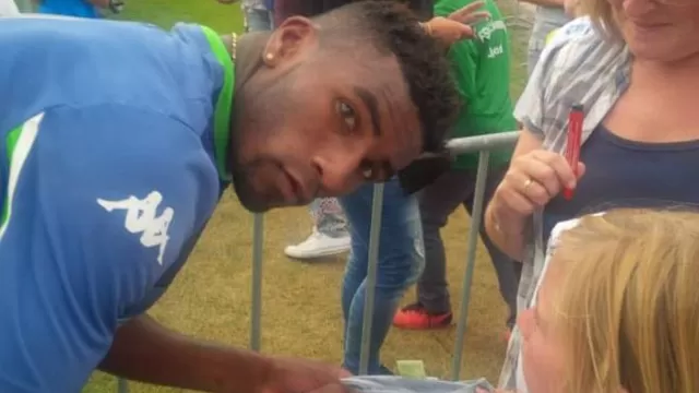 Ascues y su primer día en Wolfsburgo. (Facebook Delgol.com)-foto-2