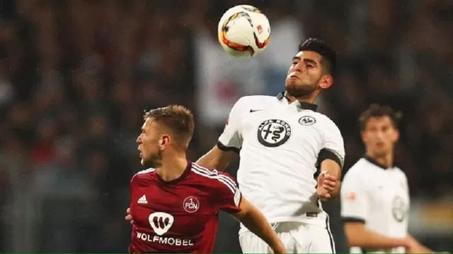Carlos Zambrano jug&amp;oacute; todo el partido entre el Eintracht Frankfurt y Nuremberg.-foto-1