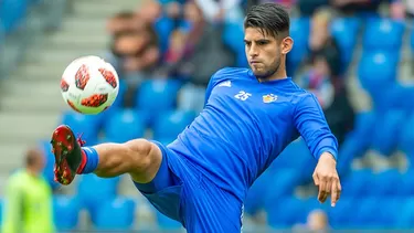 El defensa peruano iba a debutar con el Basilea. Foto: @FCBasel1893