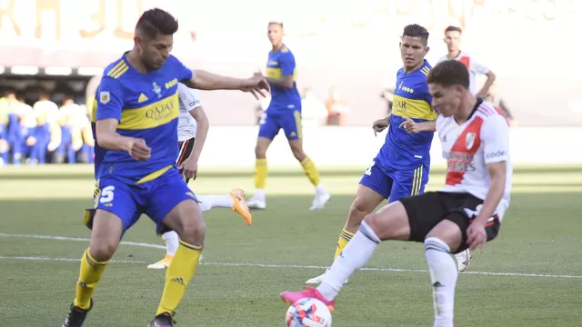 Con Zambrano y Advíncula, Boca Juniors cayó 2-1 ante River Plate por la liga argentina