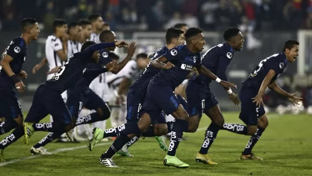 U. Católica de Ecuador venció por penales a Colo Colo y sigue en la Copa Sudamericana | Foto: AFP.