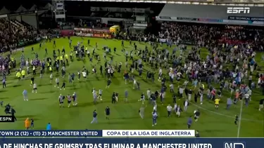 Hinchas de Grimsby vivieron una locura luego de eliminar al Manchester United en el EFL Cup / Captura / Canal N